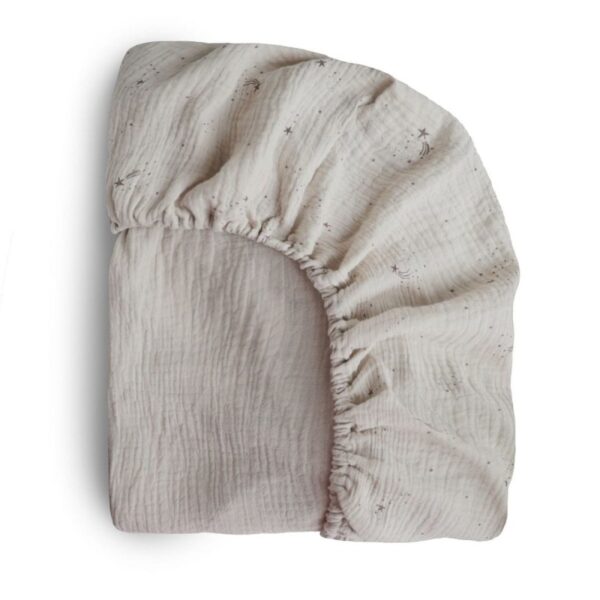 0810052464107 Mushie Hoeslaken Extra Soft Muslin Crib Sheet - Falling Star - 70.015.10 mushie--crib-sheet--falling-star-medium - (1)