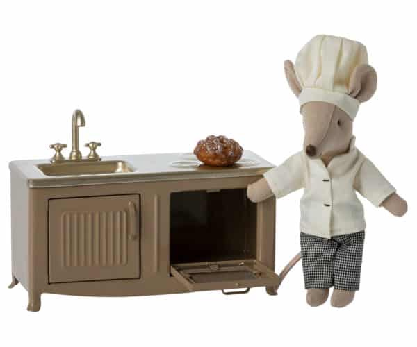 11-3114-00 Maileg Poppenhuis Keuken Kitchen Mouse Light Brown 5707304130482 (2)