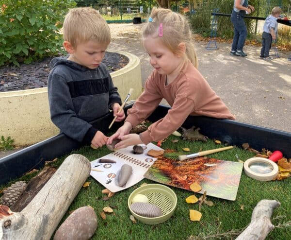 Yellow Door Prehistorische Tanden Explore and Discover Activity Kaarten 5060213763296