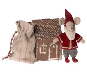 14-3712-00 Maileg Kerstman Santa Mouse in Gingerbread House 5707304130932 (1)