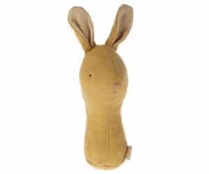 16-4704-00 Maileg Lullaby Friends Rammelaar Konijn Dusty Yellow 5707304133650 (1)