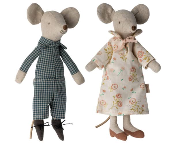 17-3303-00 Maileg Grandma and Grandpa Mice in Cigarbox 5707304129967 bij Grasonderjevoeten (3)