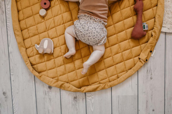 Play and Go Soft Organic 3-in-1 Speelkleed Opbergzak Luiertas - Mustard Chai Tea