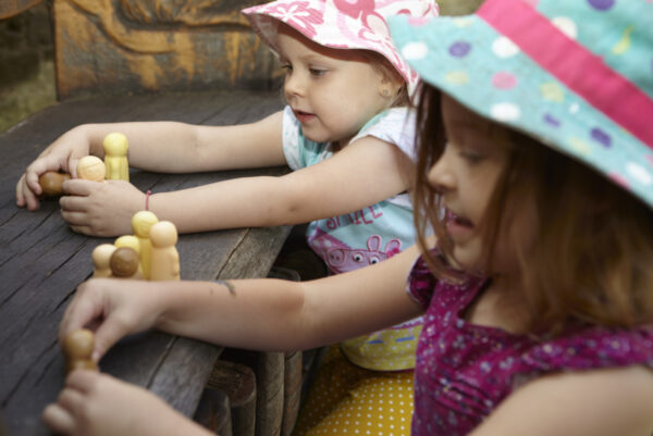 Yellow Door Sensory Play Stenen - Little People + 3jr