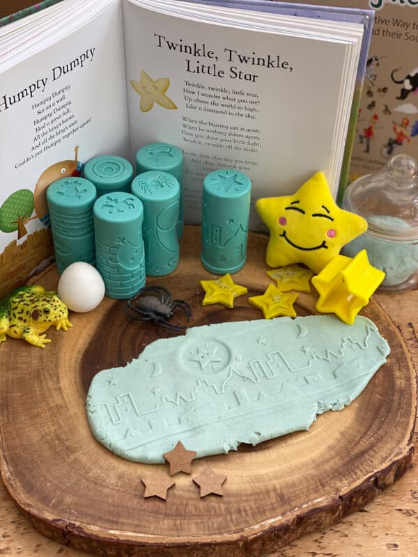 5060213763319 Yellow Door Klei Rollers Let's Roll - Nursery Rhymes +2jr - (6)