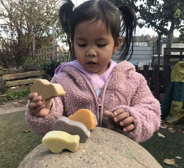 5060213763340 Yellow Door Sensory Play Stenen - Little Lands Huisdieren +2jr - (3)