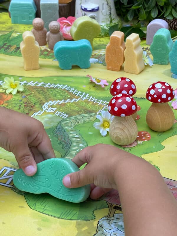 5060213763364 Yellow Door Sensory Play Stenen - Little Lands Fantasie Figuren +2jr - (8)