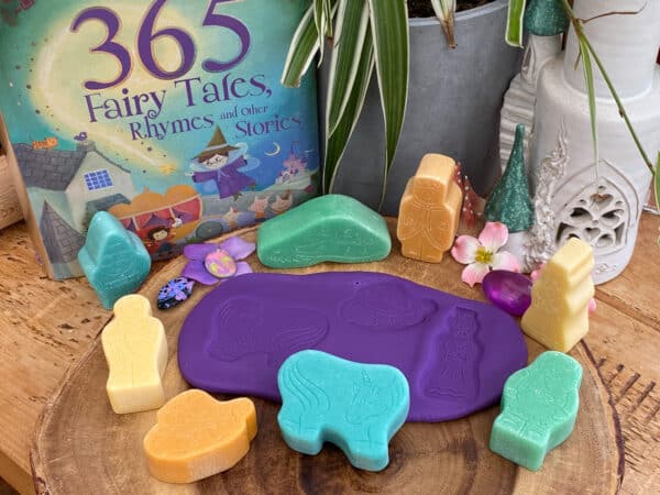 5060213763364 Yellow Door Sensory Play Stenen - Little Lands Fantasie Figuren +2jr - (9)