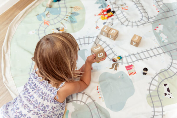 Play and Go Speelgoedkleed en opbergzak - Train (dubbelzijdig!)