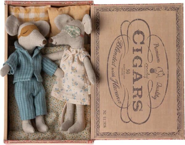 Maileg Mum and Dad Mice in Cigar Box Sigaardoosje