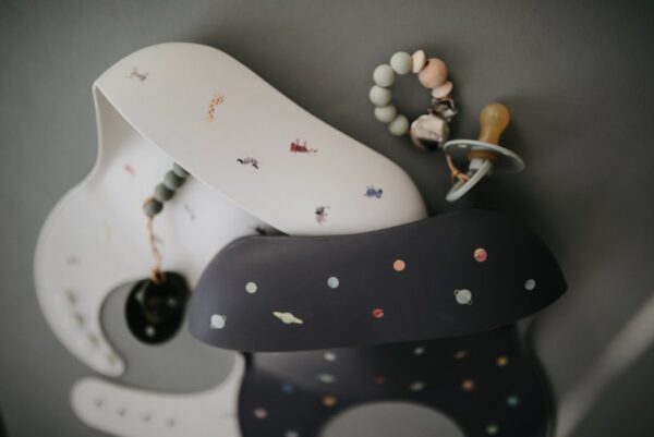 Mushie Siliconen Bib Slabbetje - Planets