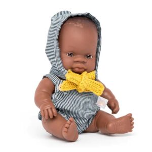 8231343 Miniland Babypop Afrikaans Jongen Gekleed 21 cm 8413082313432 (1)