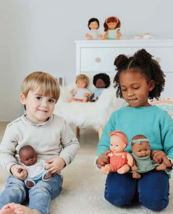 8231344 Miniland Babypop Afrikaans Meisje Gekleed 21 cm - 8413082313449 (3)