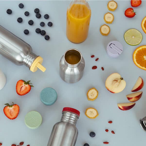 Blafre drinkflessen bij Grasonderjevoeten.nl met tuitdoppen en rietjes (1)