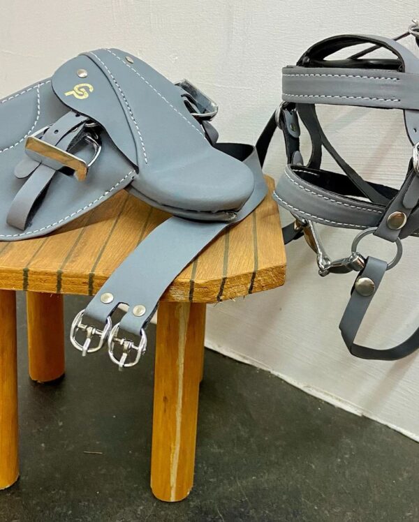 Crafty Ponies Advanced Zadel Licht Grijs (2)