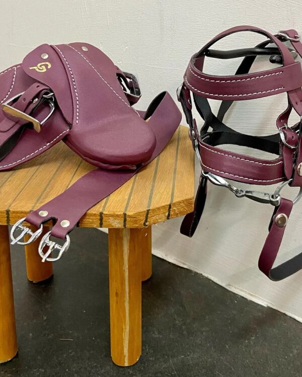 Crafty Ponies Advanced Zadel Raspberry (4)