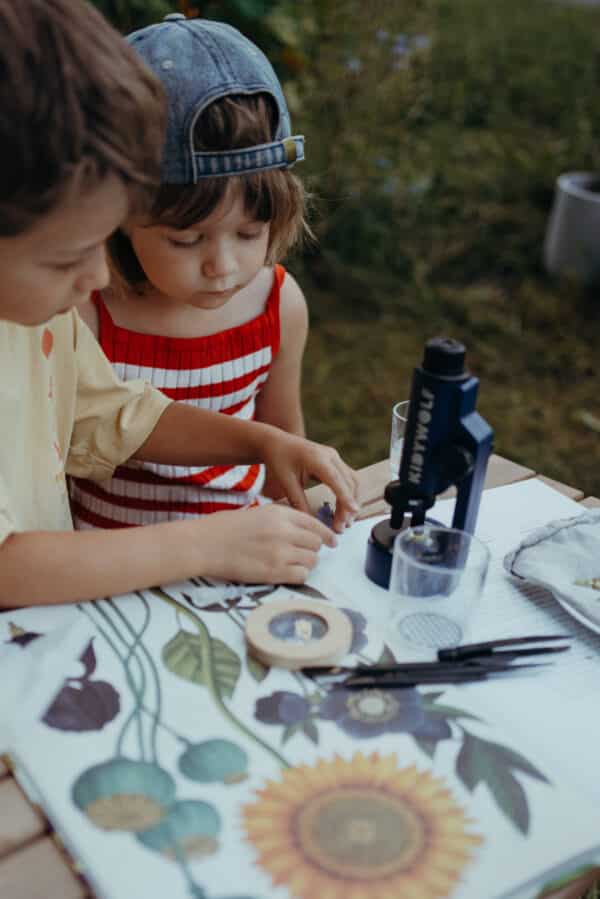 Kidywolf Educatief Speelgoed. Mooi educatief speelgoed van Kidywolf zoals een draagbare microscoop, een telescoop, een weerstation en een timer.