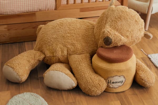 Lorena Canals Planet Bee Poef Beer Sleepy Bear (3)
