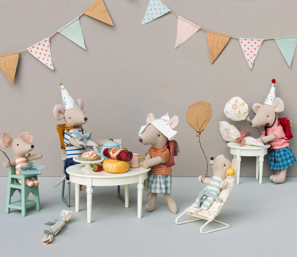 Maileg Baby Mouse in Matchbox Sleepy Wakey Rose 5707304132912 (1)