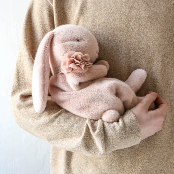 Maileg Knuffel Konijn Sleeping Bunny Plush Small Powder Roze 5707304143499 (2)