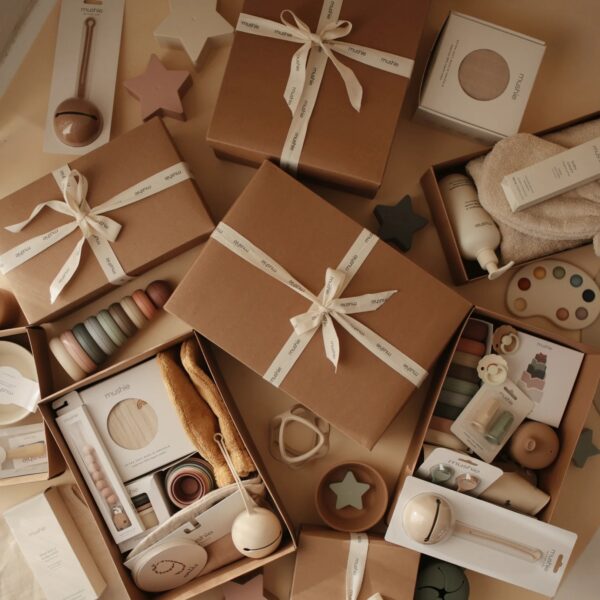 Mushie Giftbox Kinderservies Kraamcadeau Babygift Zwangerschapscadeau Grasonderjevoeten.nl 3