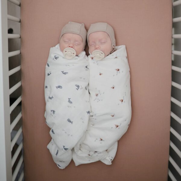Mushie Hydrofiele Doek XL Swaddle - Whales 0810052467818 (5)