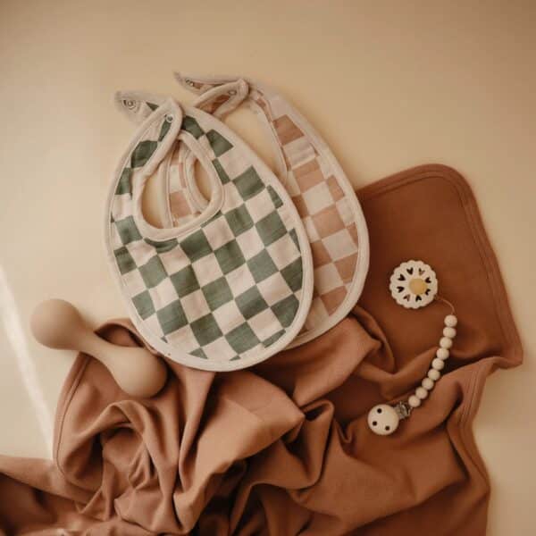 Mushie Slabbetje Muslin Bib (set van 2) - Olive Check Natural Check 0810052469621 (5)