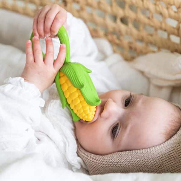 Oli and Carol Rammelaar en Bijtring Mais L-RATTLE-CORN 8437021201581 (2)