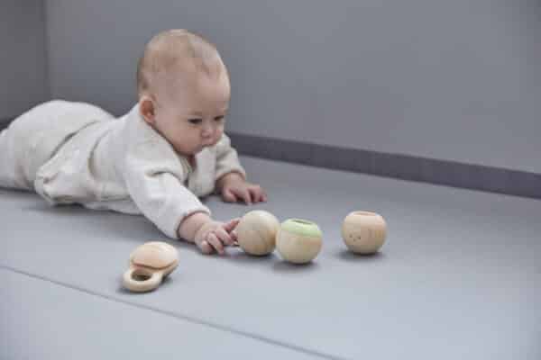 Plantoys Sensory Tumbling Tuimelaar - Modern Rustic 5285 - Grasonderjevoeten.nl (10)