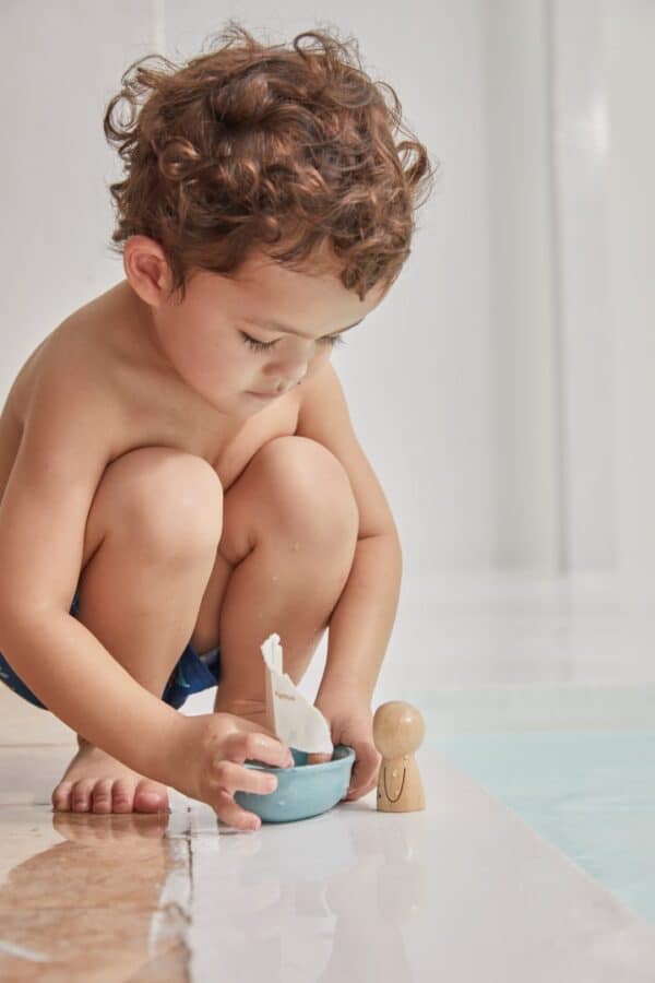 Plantoys Zeilboot Walrus Modern Rustic +1jr 5810 - Badspeeltjes bij Grasonderjevoeten (4)