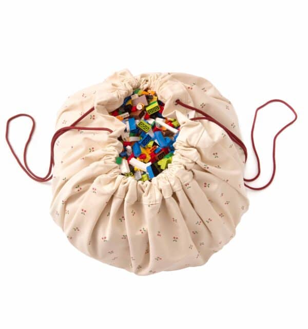 Play and Go Speelkleed en Opbergzak - Cherry Cherry 4895250600904 bij Grasonderjevoeten (1)