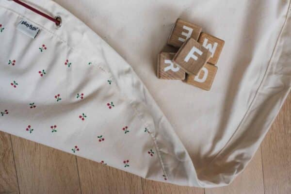 Play and Go Speelkleed en Opbergzak - Cherry Cherry 4895250600904 bij Grasonderjevoeten (5)