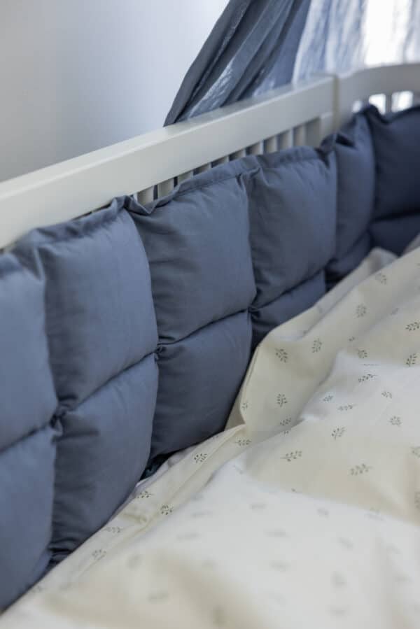 Sebra Bedbumper Kapok Forest Lake Blue 5704680069580