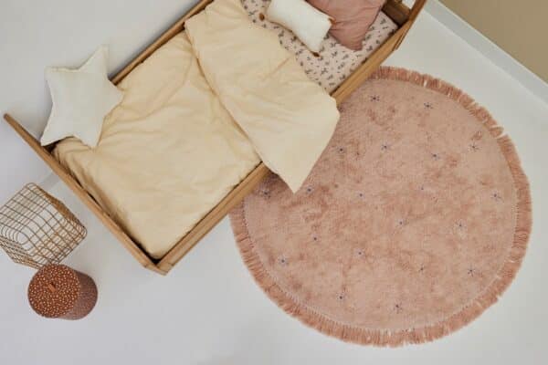 Tapis Petit vloerkleed rond rose met lila bloem