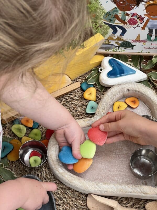YD1188 Yellow Door Sensory Play Stenen - Kindness Hearts 5060213763074 (1)